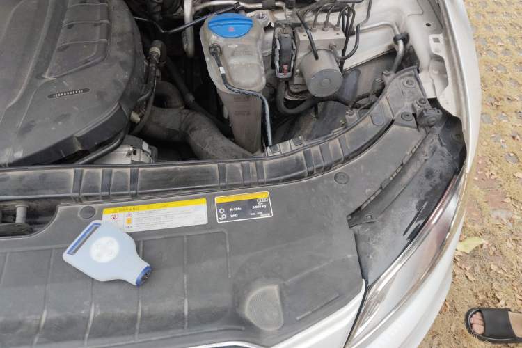 Used Audi Q5 2018 Collector's Edition 40 TFSI Technology Model Engine Bay Left