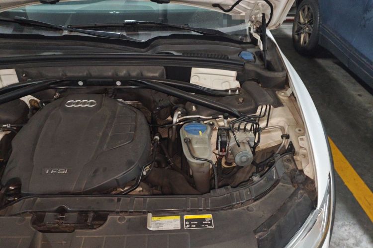 Used Audi Q5 2018 Collector's Edition 40 TFSI Technology Model Engine Bay Left