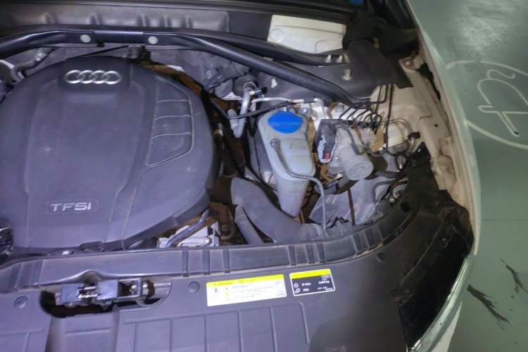 Used Audi Q5 2018 Collector's Edition 40 TFSI Technology Model Engine Bay Left