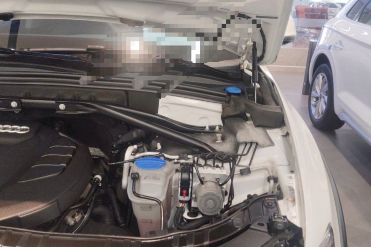 Used Audi Q5 2018 Collector's Edition 40 TFSI Technology Model Engine Bay Left