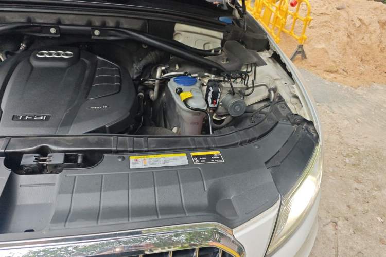 Used Audi Q5 2018 Collector's Edition 40 TFSI Technology Model Engine Bay Left