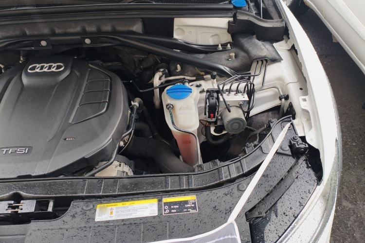 Used Audi Q5 2018 Collector's Edition 40 TFSI Technology Model Engine Bay Left