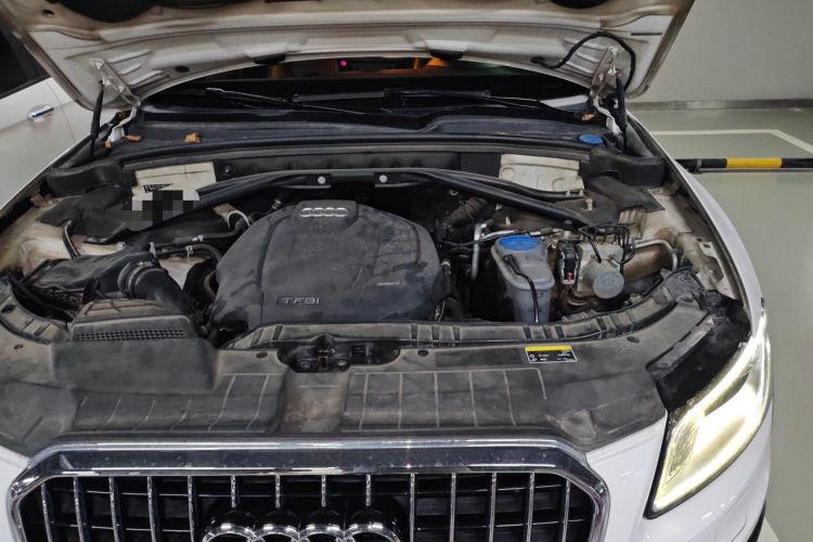 Used Audi Q5 2018 Collector's Edition 40 TFSI Technology Model Engine Bay Left