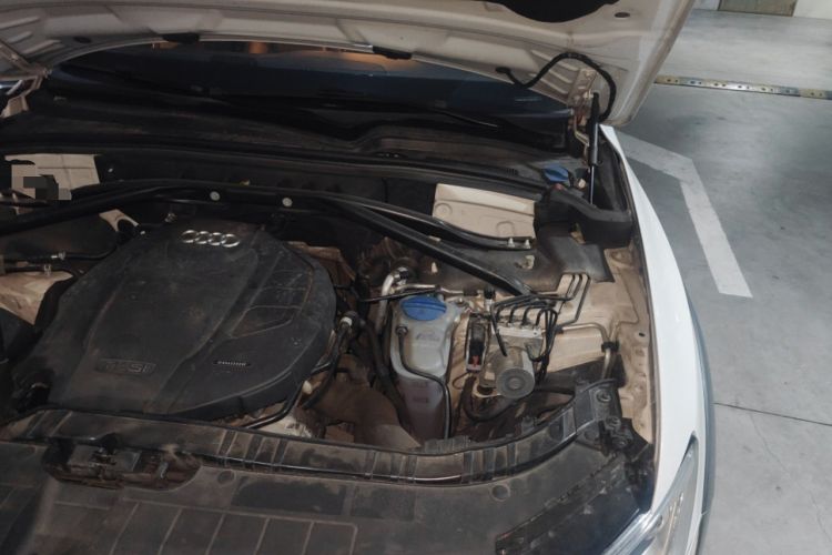 Used Audi Q5 2018 Collector's Edition 40 TFSI Technology Model Engine Bay Left