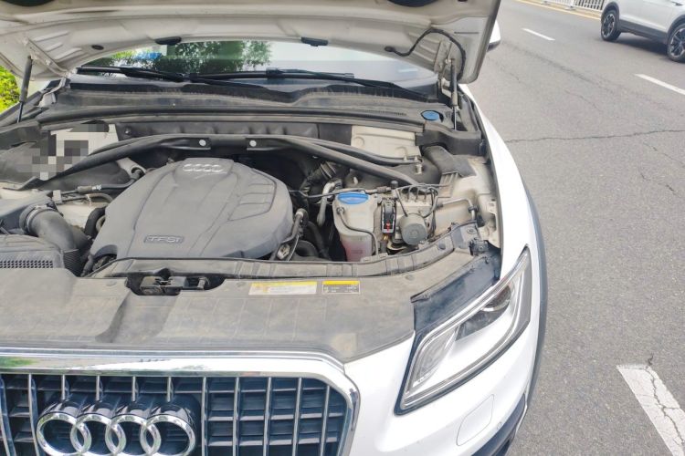 Used Audi Q5 2018 Collector's Edition 40 TFSI Technology Model Engine Bay Left