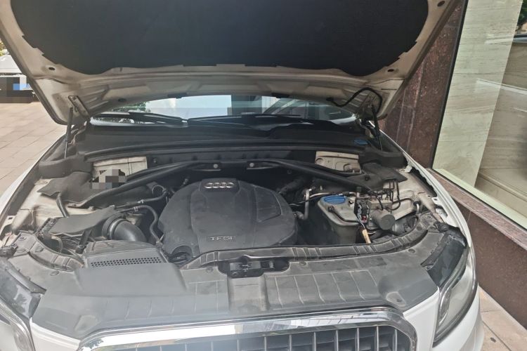 Used Audi Q5 2018 Collector's Edition 40 TFSI Technology Model Engine Bay