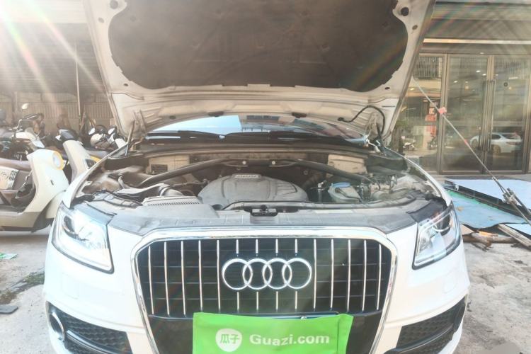 Used Audi Q5 2018 Collector's Edition 40 TFSI Technology Model Engine Bay