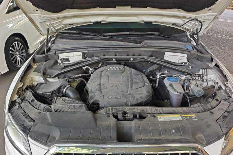 Used Audi Q5 2018 Collector's Edition 40 TFSI Technology Model Engine Bay