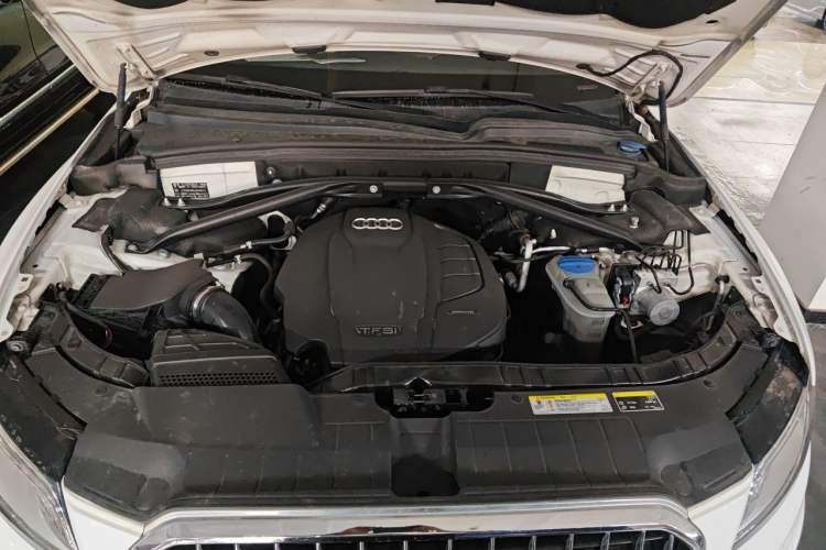Used Audi Q5 2018 Collector's Edition 40 TFSI Technology Model Engine Bay