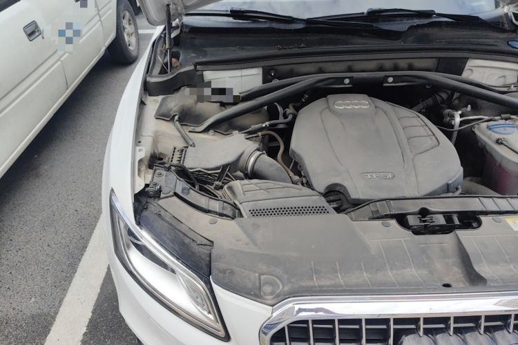 Used Audi Q5 2018 Collector's Edition 40 TFSI Ambition Model Engine Bay Right
