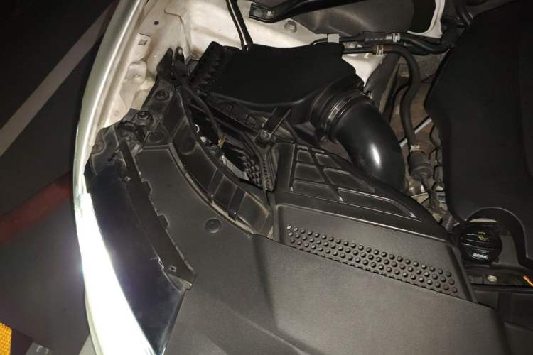 Used Audi Q5 2018 Collector's Edition 40 TFSI Ambition Model Engine Bay Right