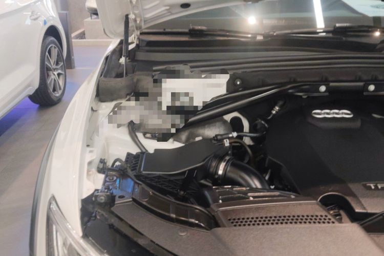Used Audi Q5 2018 Collector's Edition 40 TFSI Technology Model Engine Bay Right