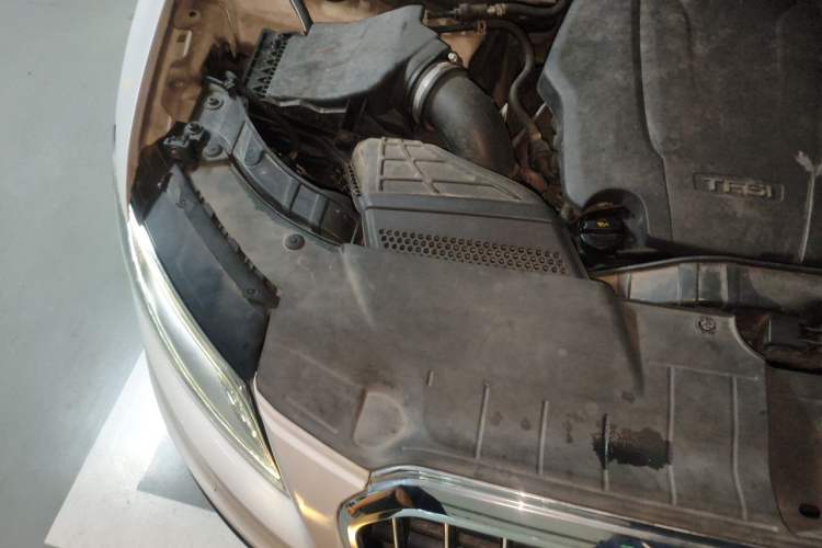 Used Audi Q5 2018 Collector's Edition 40 TFSI Technology Model Engine Bay Right