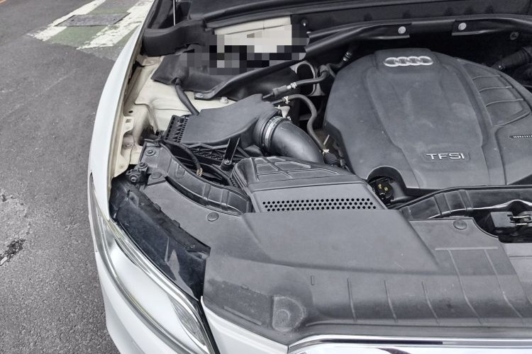 Used Audi Q5 2018 Collector's Edition 40 TFSI Technology Model Engine Bay Right
