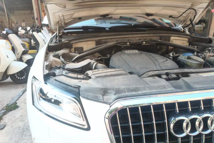 Used Audi Q5 2018 Collector's Edition 40 TFSI Technology Model Engine Bay Right