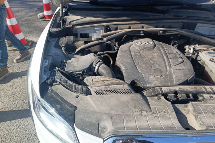 Used Audi Q5 2018 Collector's Edition 40 TFSI Technology Model Engine Bay Right