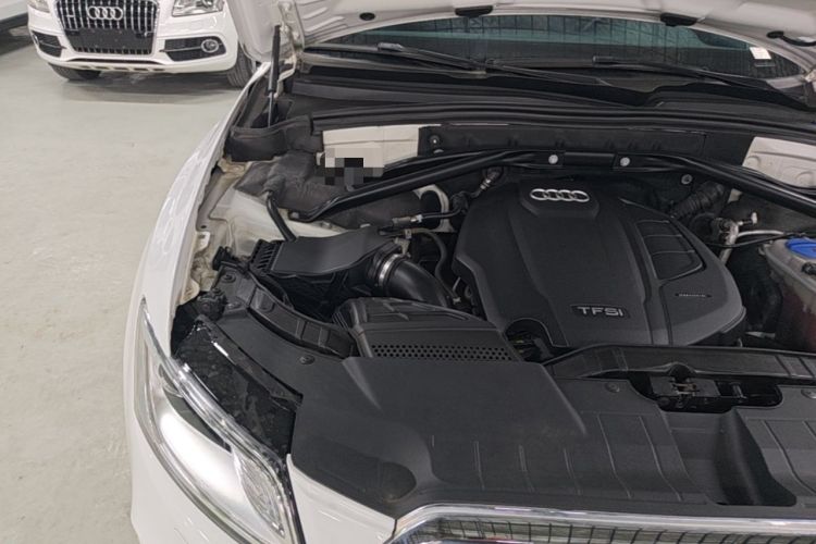 Used Audi Q5 2018 Collector's Edition 40 TFSI Technology Model Engine Bay Right