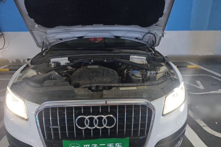 Used Audi Q5 2018 Collector's Edition 40 TFSI Technology Model Engine Bay