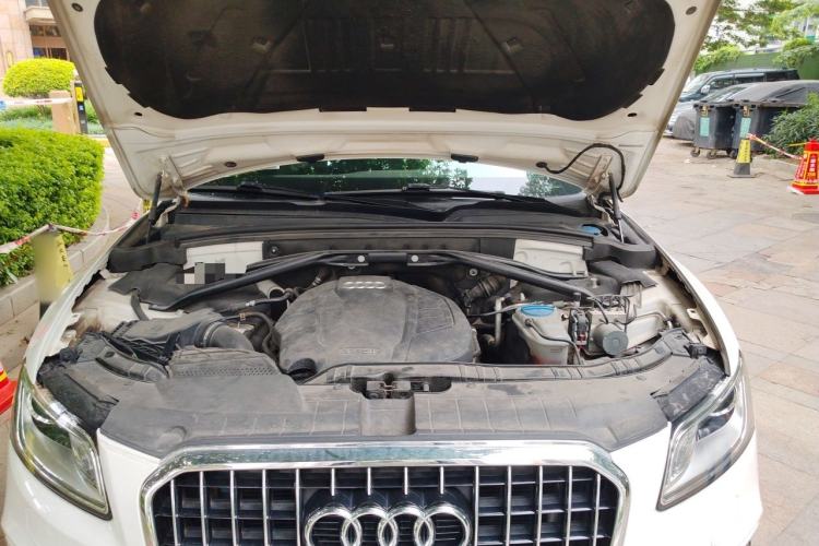 Used Audi Q5 2018 Collector's Edition 40 TFSI Technology Model Engine Bay