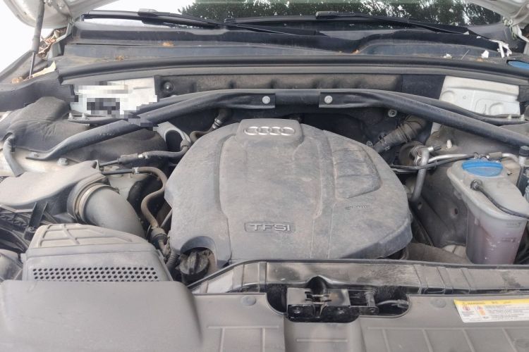 Used Audi Q5 2018 Collector's Edition 40 TFSI Ambition Model Engine Bay