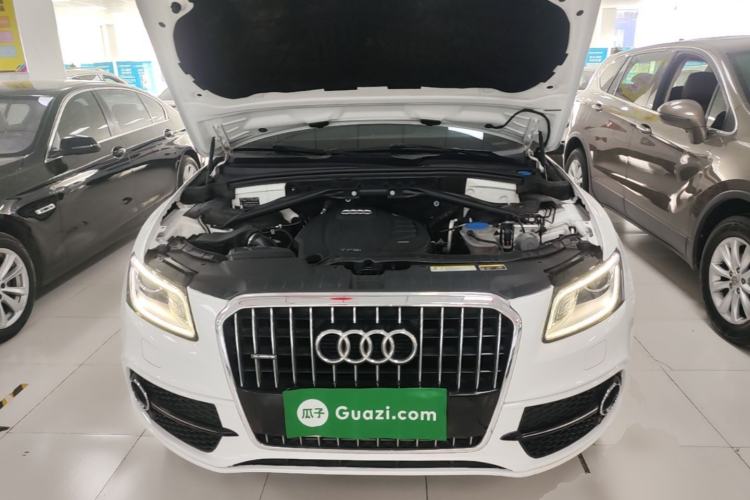 Used Audi Q5 2018 Collector's Edition 40 TFSI Technology Model Engine Bay