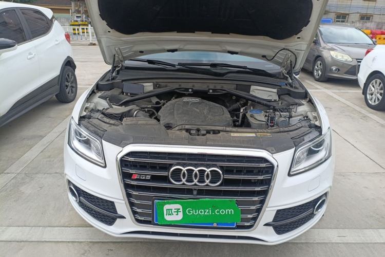 Used Audi Q5 2018 Collector's Edition 40 TFSI Ambition Model Engine Bay