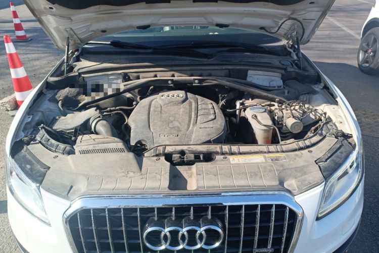 Used Audi Q5 2018 Collector's Edition 40 TFSI Technology Model Engine Bay