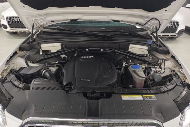 Used Audi Q5 2018 Collector's Edition 40 TFSI Technology Model Engine Bay