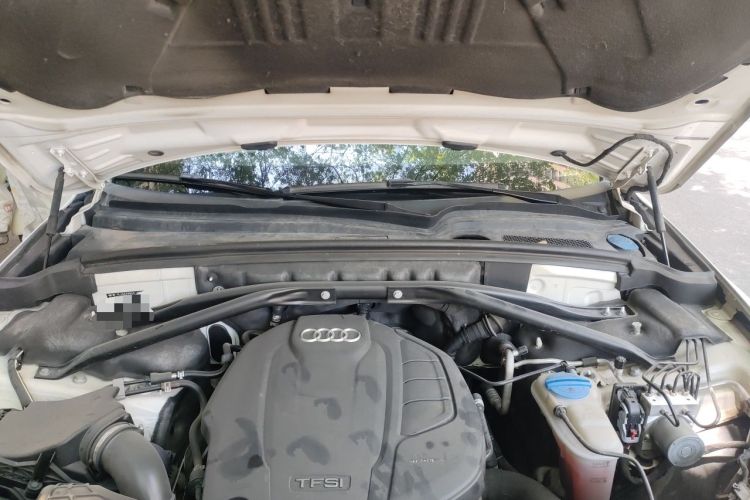 Used Audi Q5 2018 Collector's Edition 40 TFSI Technology Model Engine Bay