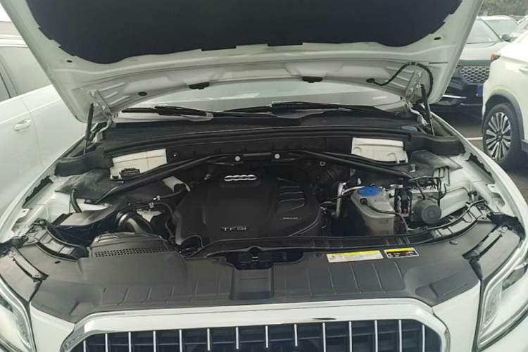 Used Audi Q5 2018 Collector's Edition 40 TFSI Technology Model Engine Bay