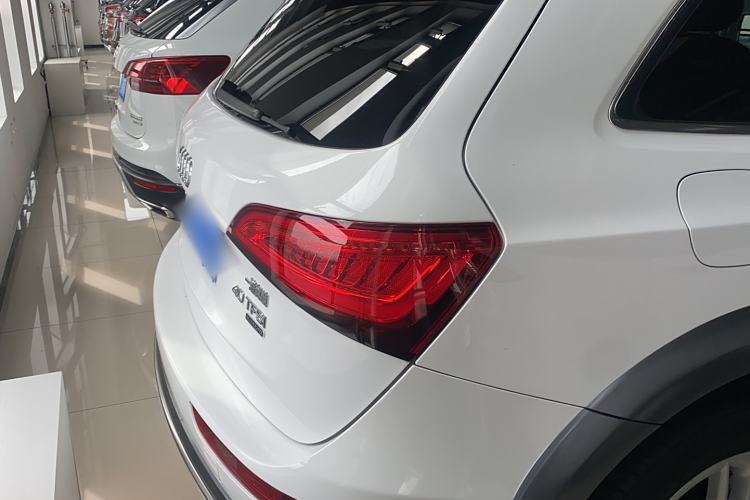 Used Audi Q5 2018 Collector's Edition 40 TFSI Technology Model Exterior 1