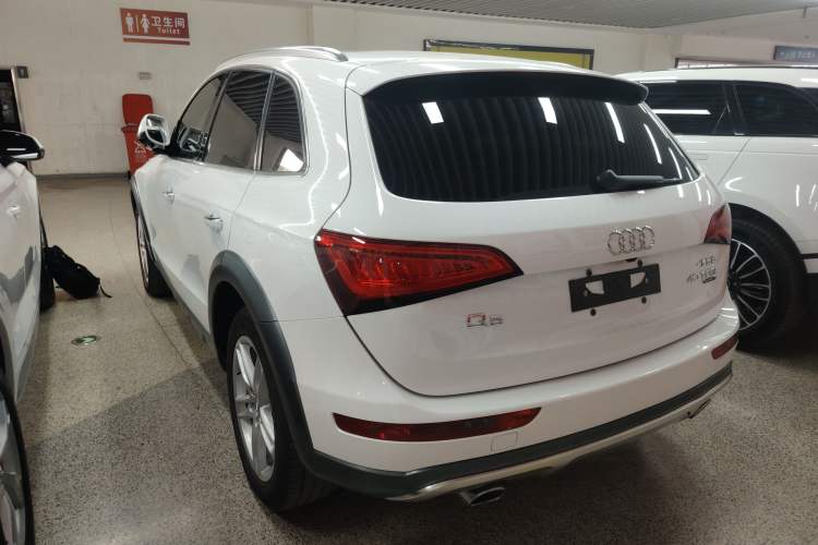 Used Audi Q5 2018 Collector's Edition 40 TFSI Technology Model Exterior 2
