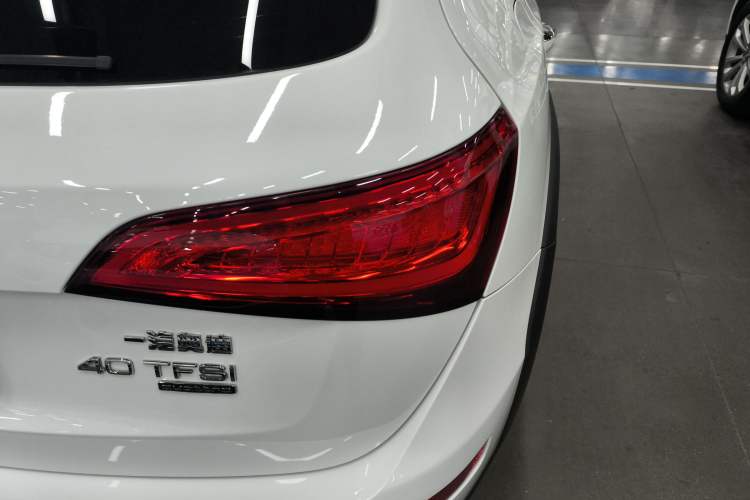 Used Audi Q5 2018 Collector's Edition 40 TFSI Technology Model Exterior 2