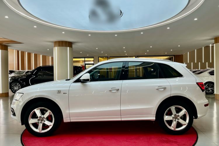 Used Audi Q5 2018 Collector's Edition 40 TFSI Ambition Model Exterior 3