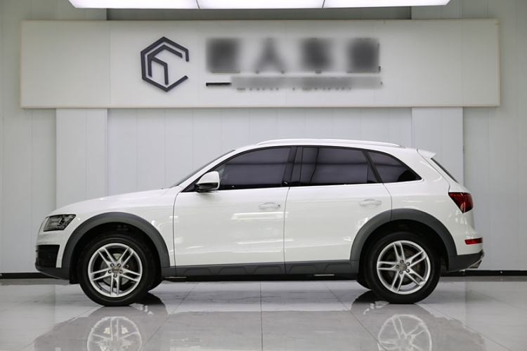 Used Audi Q5 2018 Collector's Edition 40 TFSI Technology Model Exterior 3