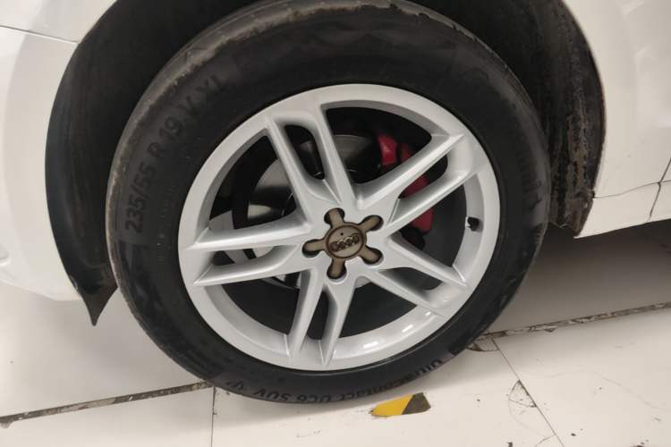 Used Audi Q5 2018 Collector's Edition 40 TFSI Technology Model Exterior 4