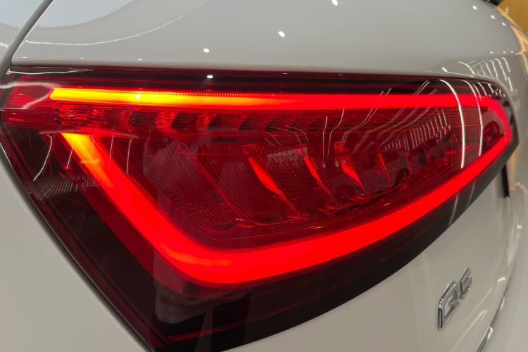 Used Audi Q5 2018 Collector's Edition 40 TFSI Ambition Model Exterior 6