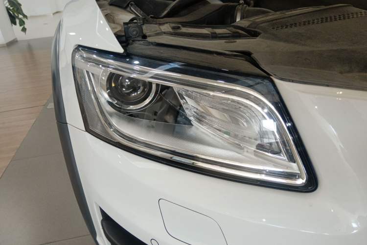 Used Audi Q5 2018 Collector's Edition 40 TFSI Technology Model Exterior 6