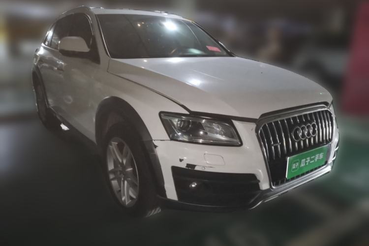 Used Audi Q5 2018 Collector's Edition 40 TFSI Technology Model Front Right 45 Deg