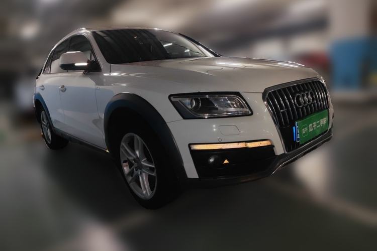 Used Audi Q5 2018 Collector's Edition 40 TFSI Technology Model Front Right 45 Deg