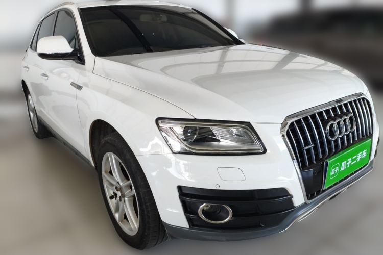 Used Audi Q5 2018 Collector's Edition 40 TFSI Technology Model Front Right 45 Deg