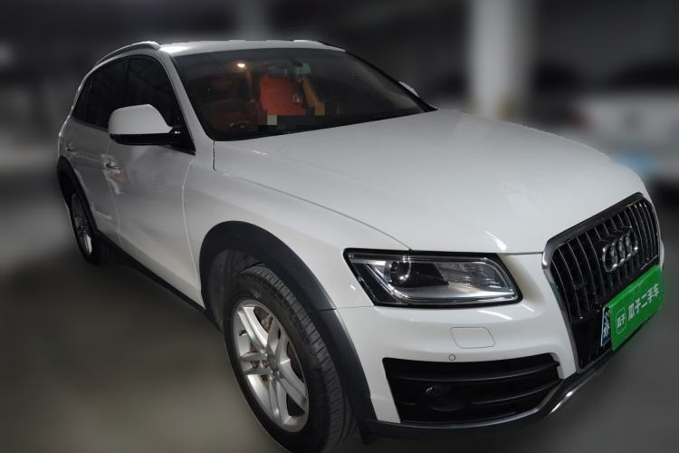 Used Audi Q5 2018 Collector's Edition 40 TFSI Technology Model Front Right 45 Deg