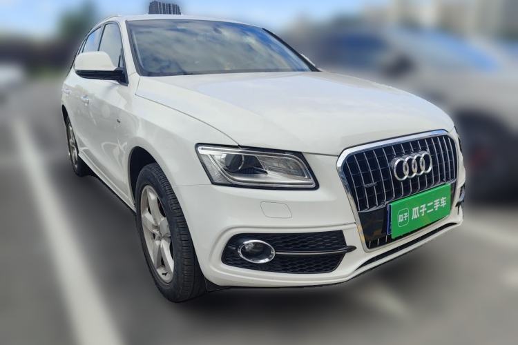 Used Audi Q5 2018 Collector's Edition 40 TFSI Ambition Model Front Right 45 Deg