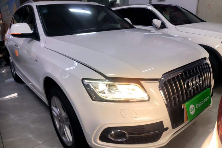 Used Audi Q5 2018 Collector's Edition 40 TFSI Technology Model Front Right 45 Deg