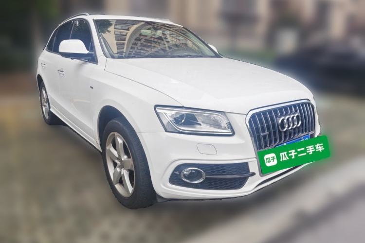 Used Audi Q5 2018 Collector's Edition 40 TFSI Ambition Model Front Right 45 Deg