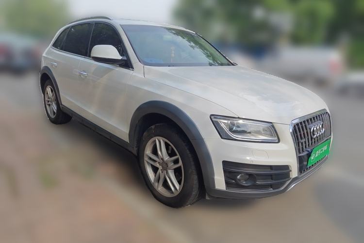Used Audi Q5 2018 Collector's Edition 40 TFSI Technology Model Front Right 45 Deg