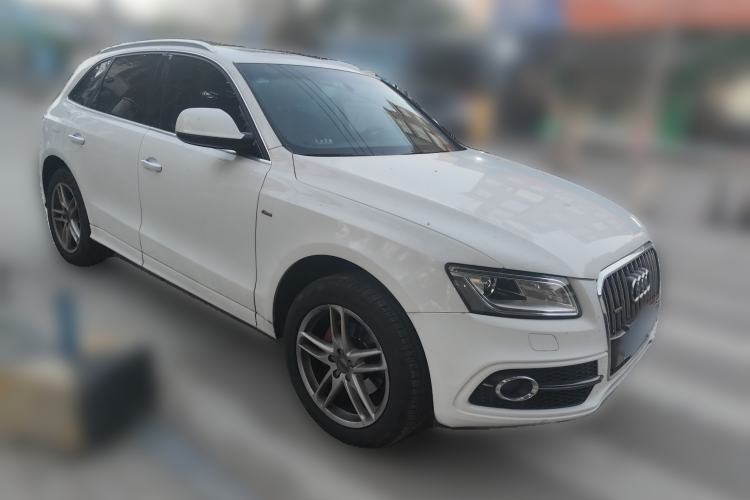 Used Audi Q5 2018 Collector's Edition 40 TFSI Technology Model Front Right 45 Deg