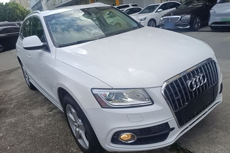 Used Audi Q5 2018 Collector's Edition 40 TFSI Ambition Model Front Right 45 Deg