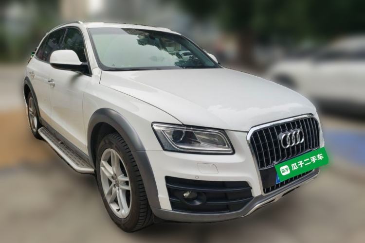 Used Audi Q5 2018 Collector's Edition 40 TFSI Technology Model Front Right 45 Deg
