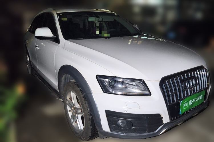 Used Audi Q5 2018 Collector's Edition 40 TFSI Technology Model Front Right 45 Deg